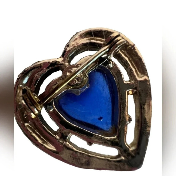 NWOT VINTAGE GOLD TONE FILIGREE BLUE ENAMEL HEART BROOCH - Picture 2 of 2